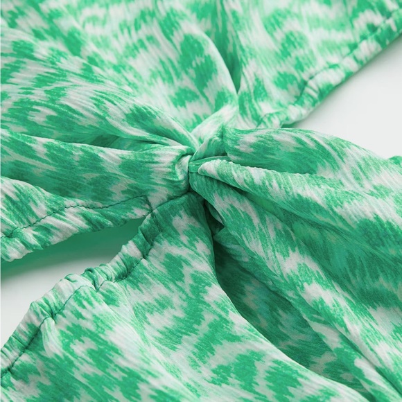 H&M Ballooned-Sleeve Green Print Cut-Out Crepe Dress - Picture 6 of 15